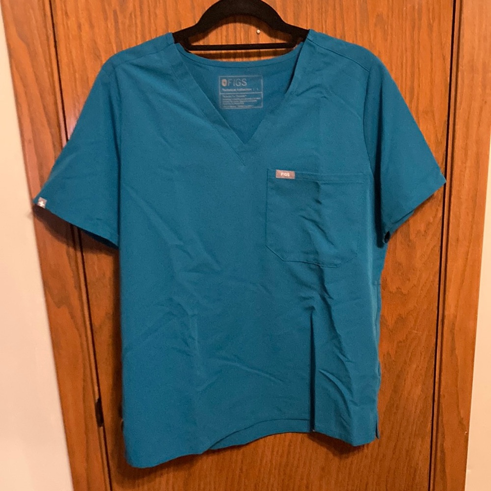 Figs scrub top